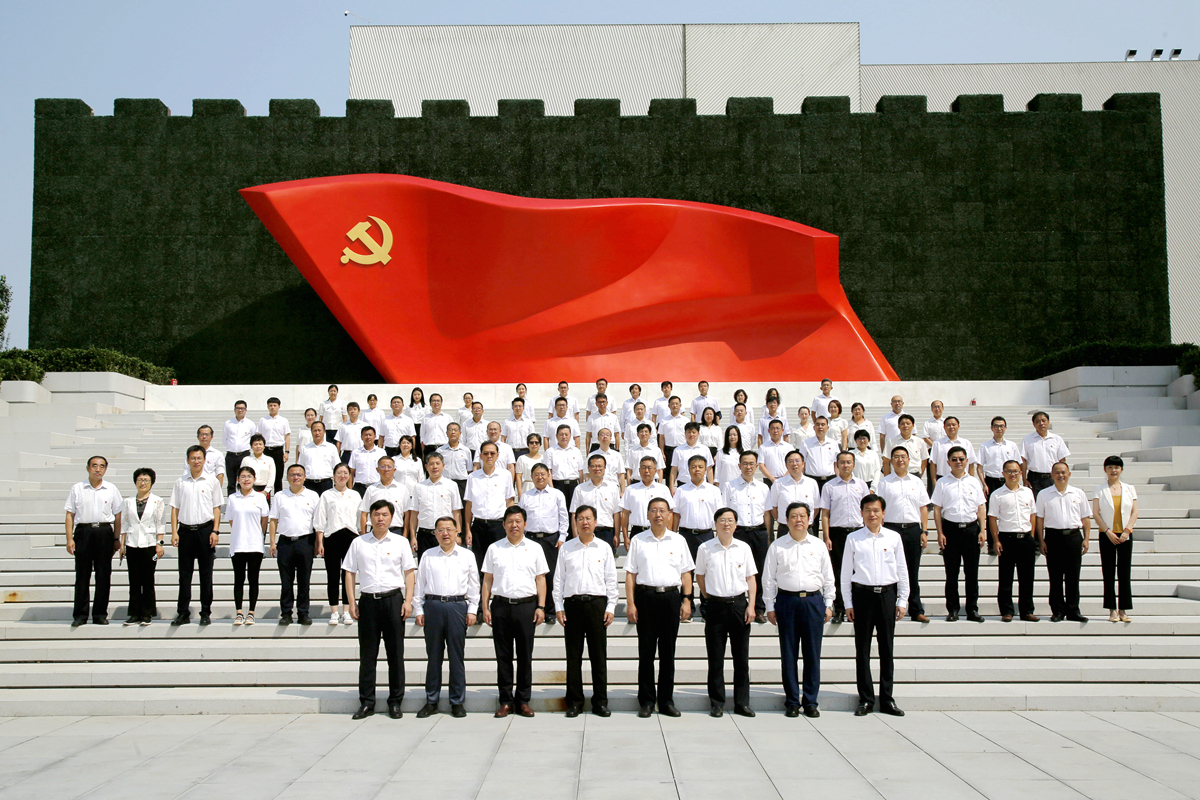 有研集团组织党员干部集体参观中国共产党历史展览