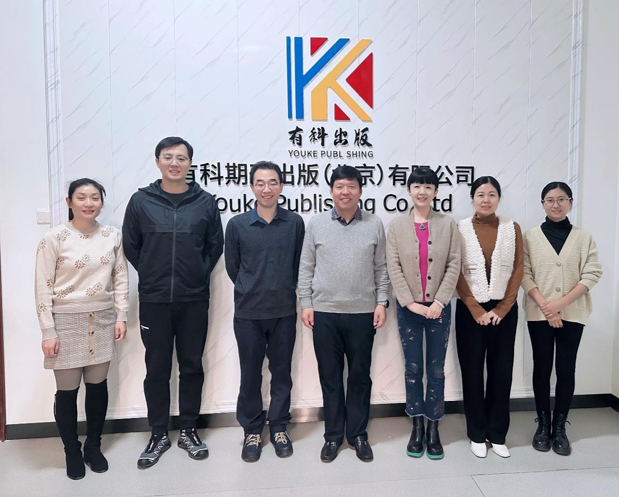 bbin党委委员、总会计师刘显清到有科出版调研