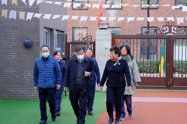 bbin党委委员、副总经理王臣慰问有研幼儿园和有研卫生站全体员工