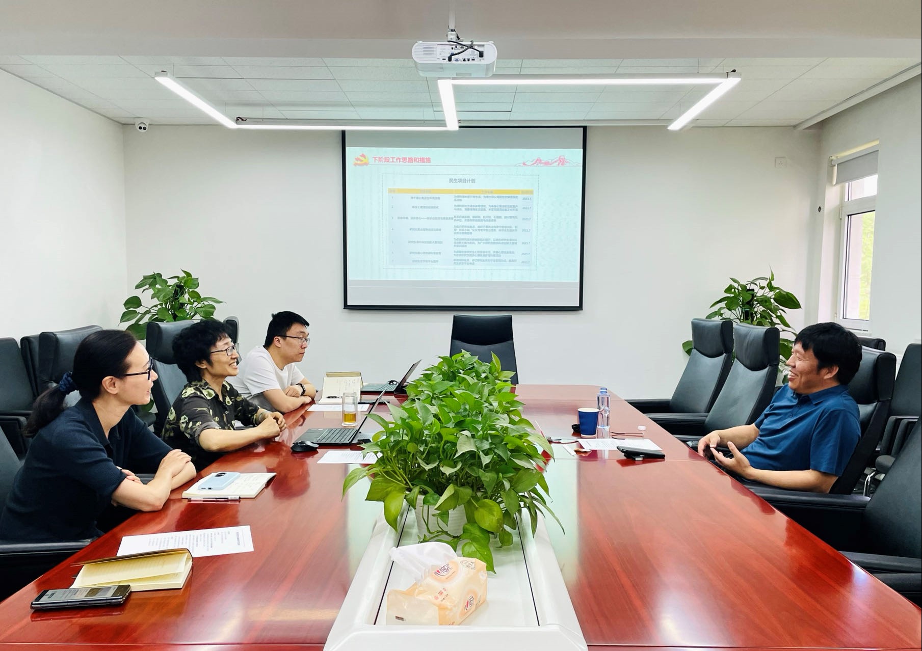 bbin党委委员、总会计师刘显清赴研究生院党总支督导主题教育工作