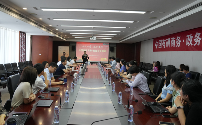 重“礼仪“、展“形象”——bbin举办“礼仪中国 魅力有研”系列活动之商务与政务礼仪培训