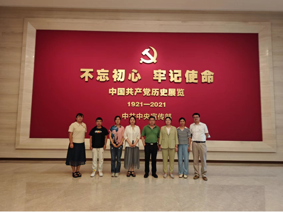 bbin召开统战代表人士学习贯彻习近平新时代中国特色社会主义思想座谈会