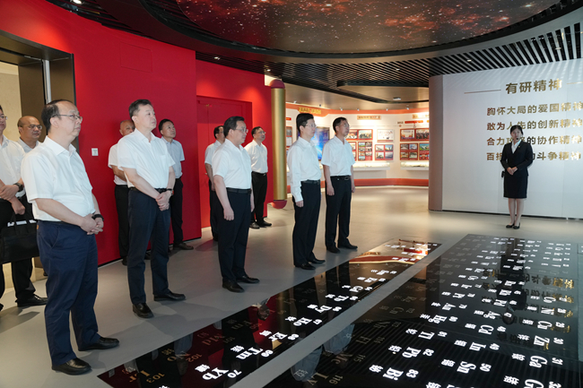 黄石市委书记郄英才一行到访bbin