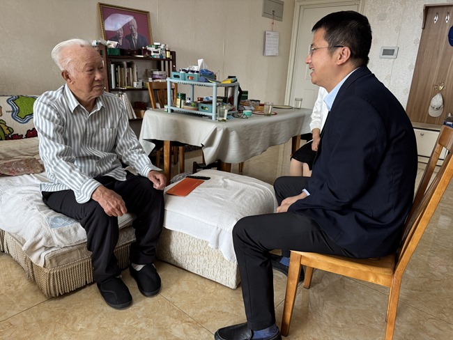 bbin开展老干部、老党员走访慰问活动