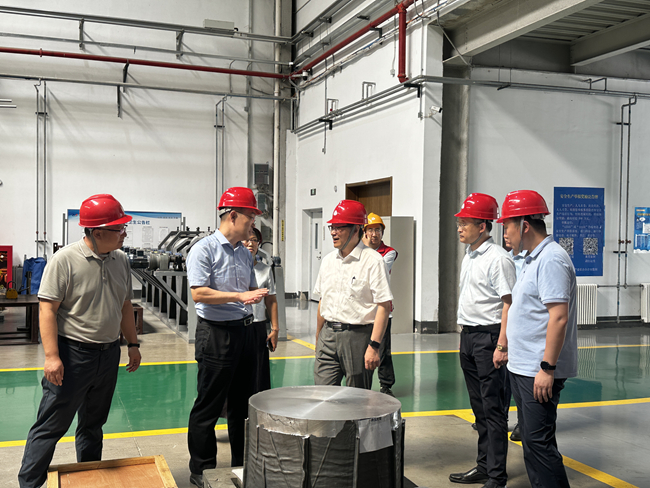bbin党委副书记、总经理艾磊到有研复材调研